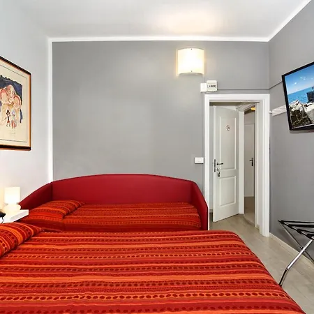 City Hotel 3* В'яреджо