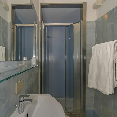 City Hotel Готель