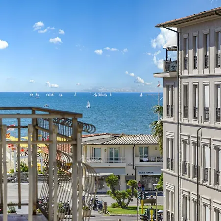 City Hotel 3* Βιαρέτζιο