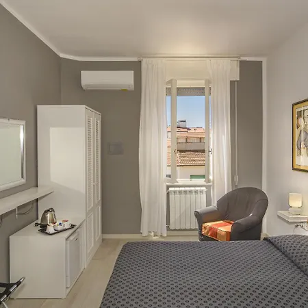 City Hotel 3* Βιαρέτζιο