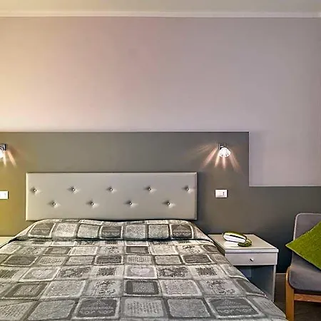 City Hotel מלון 3*