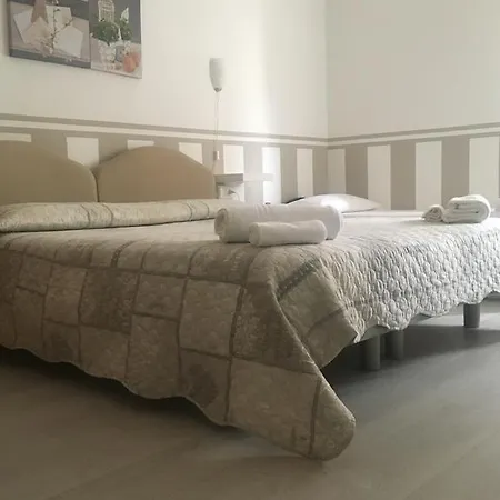 City Hotel 3* Βιαρέτζιο