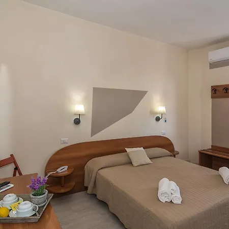 City Hotel מלון 3*