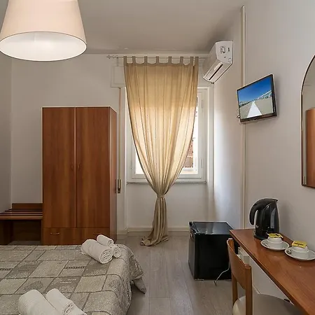 City Hotel 3* Βιαρέτζιο