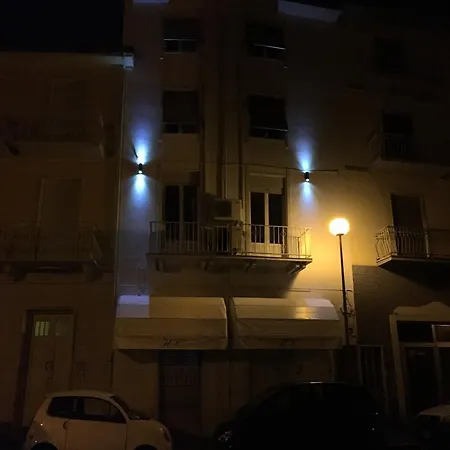 City Hotel Готель 3*