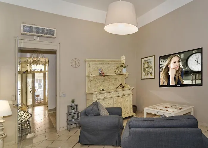 City Hotel Отель Виареджо