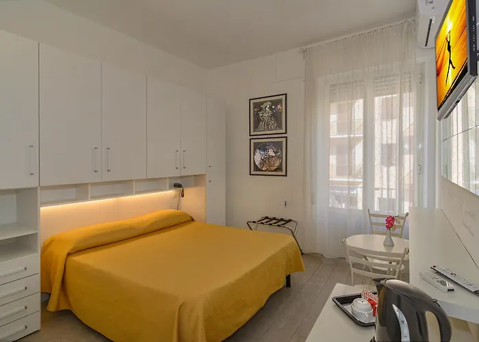 City Hotel Отель Виареджо